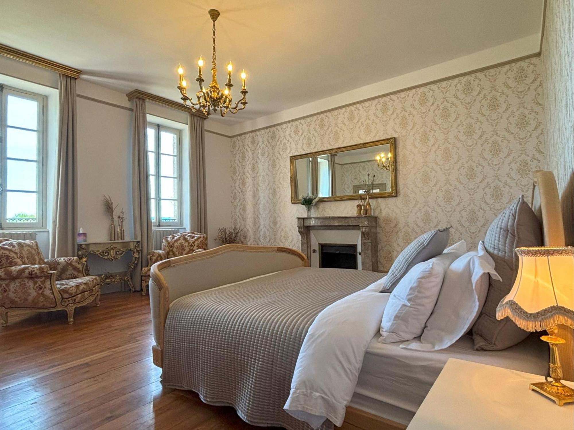 Chateau De Bruges Lapeyrouse Экстерьер фото
