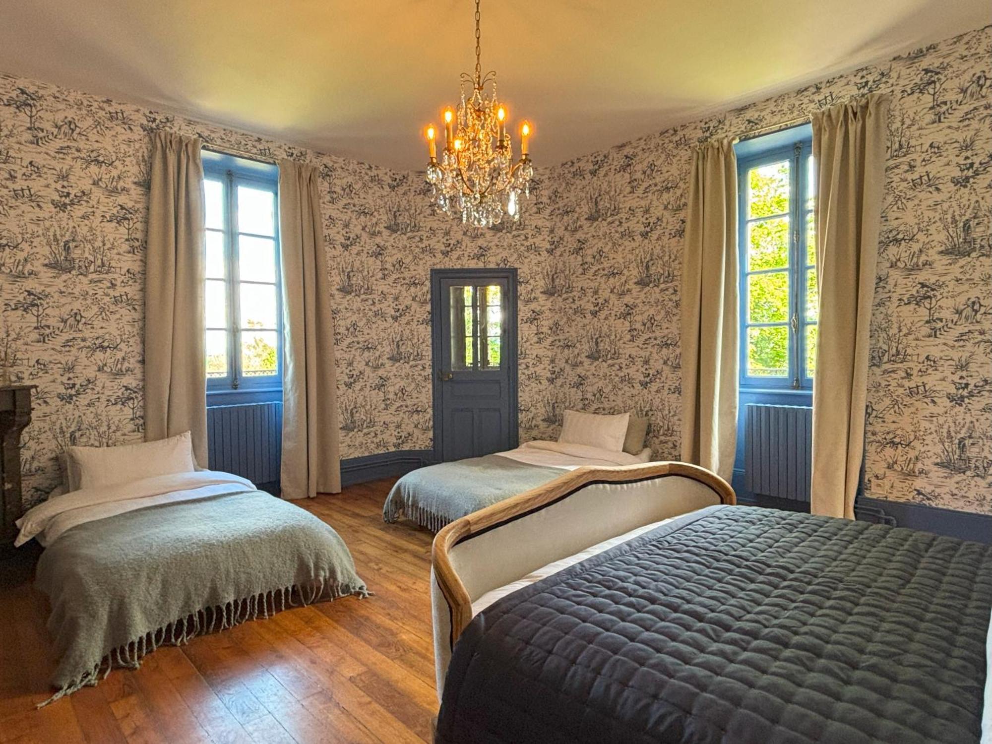Chateau De Bruges Lapeyrouse Экстерьер фото